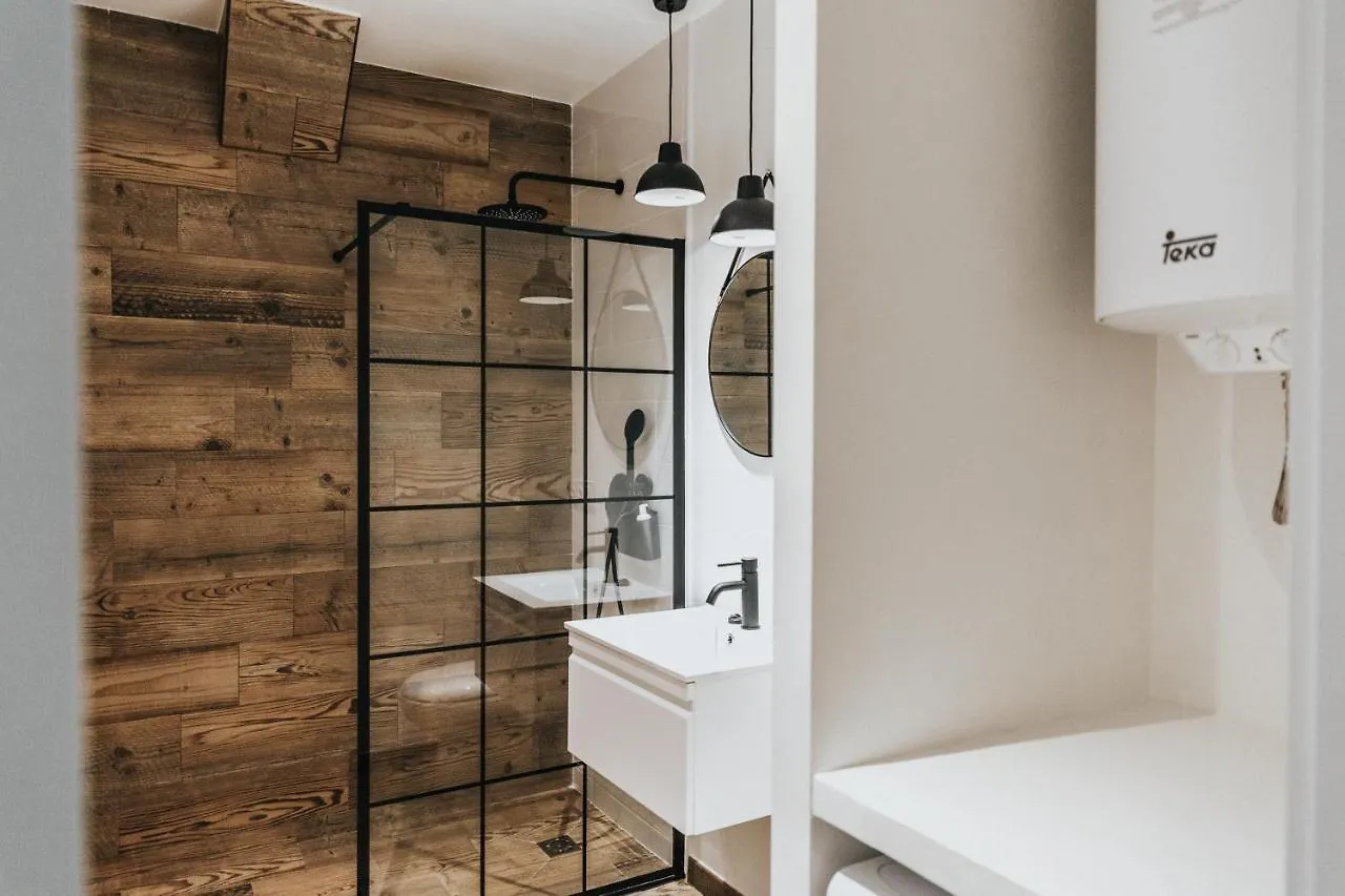 Contemporary Industrial Apartment By Rems Malaga